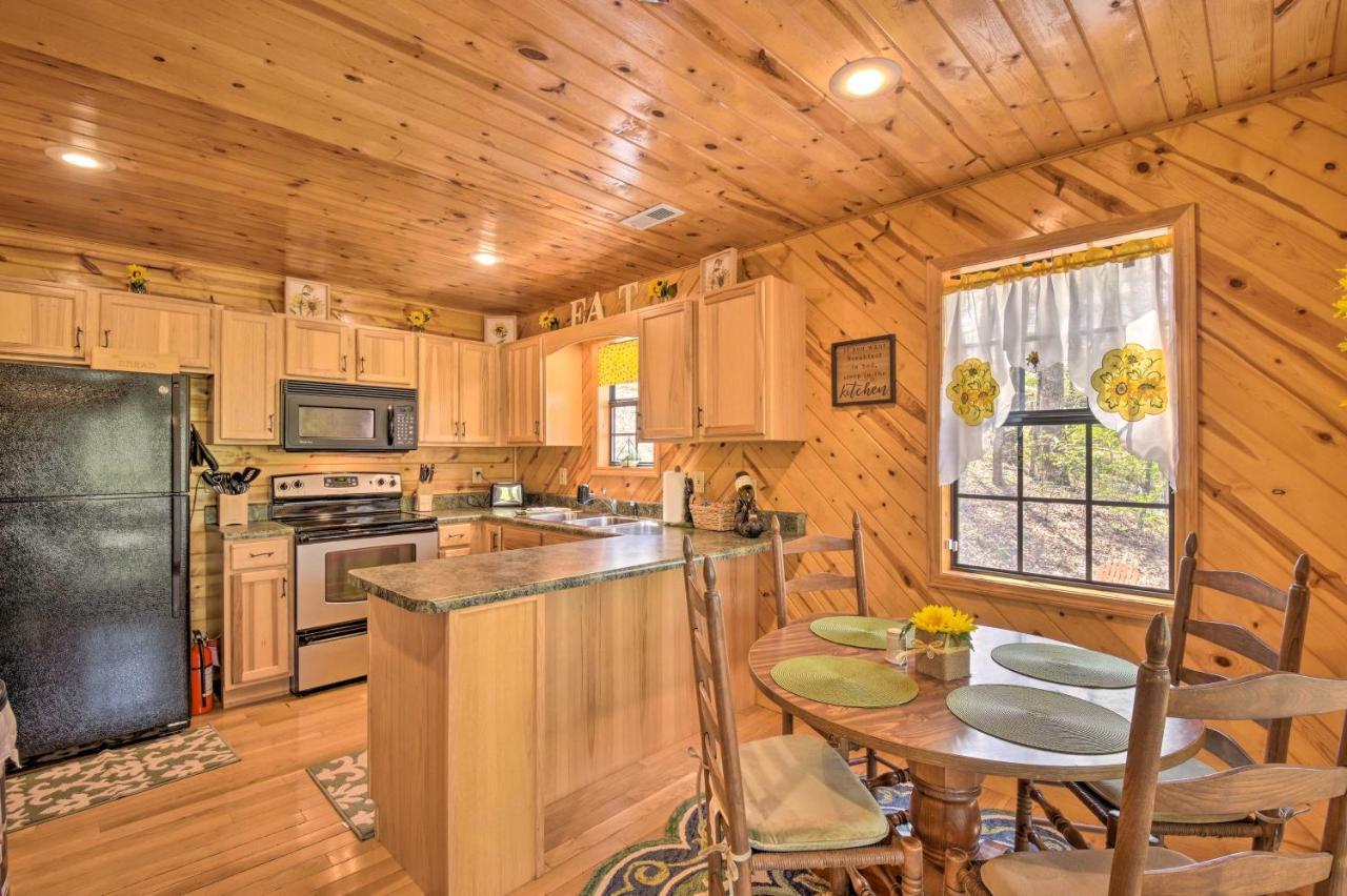 Cozy Hiawassee Cabin With Fire Pit And Mtn Views! Kültér fotó