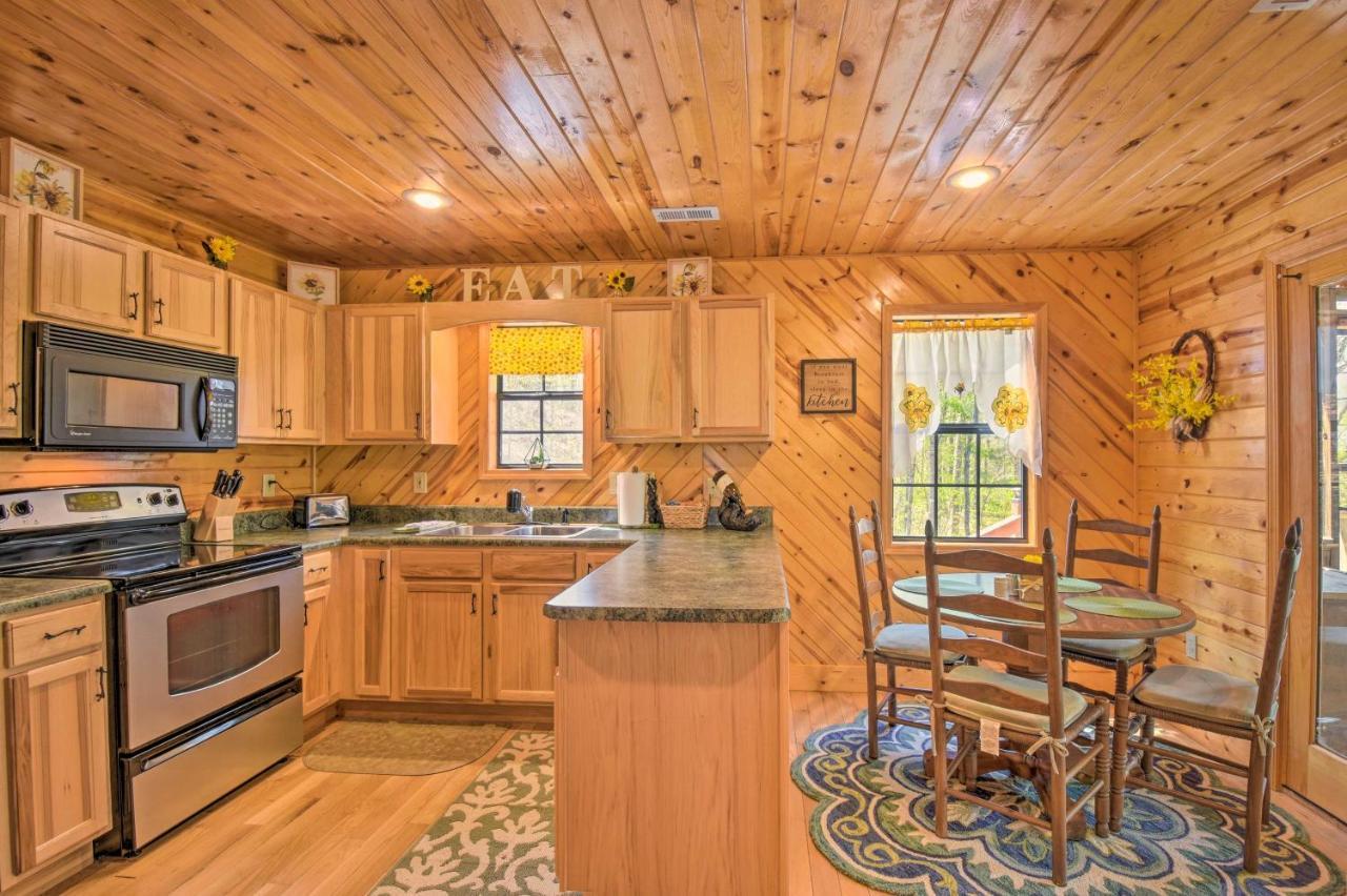 Cozy Hiawassee Cabin With Fire Pit And Mtn Views! Kültér fotó