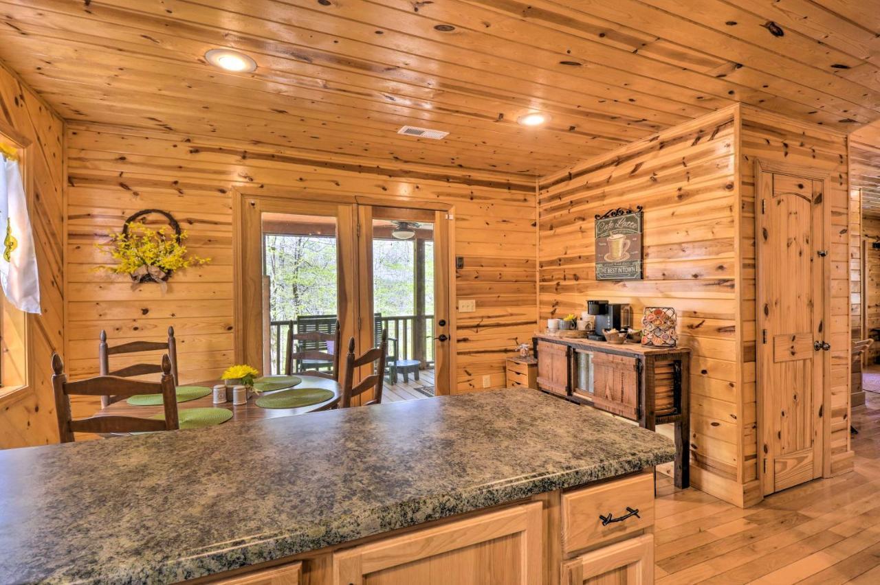Cozy Hiawassee Cabin With Fire Pit And Mtn Views! Kültér fotó