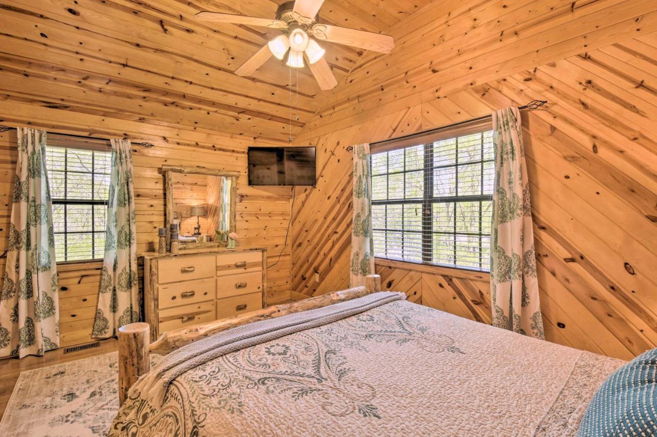 Cozy Hiawassee Cabin With Fire Pit And Mtn Views! Kültér fotó