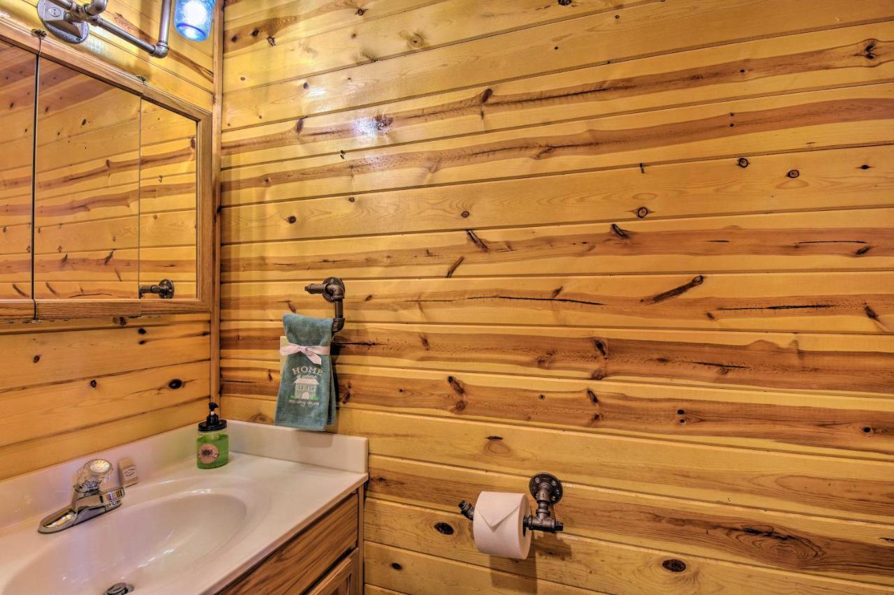 Cozy Hiawassee Cabin With Fire Pit And Mtn Views! Kültér fotó