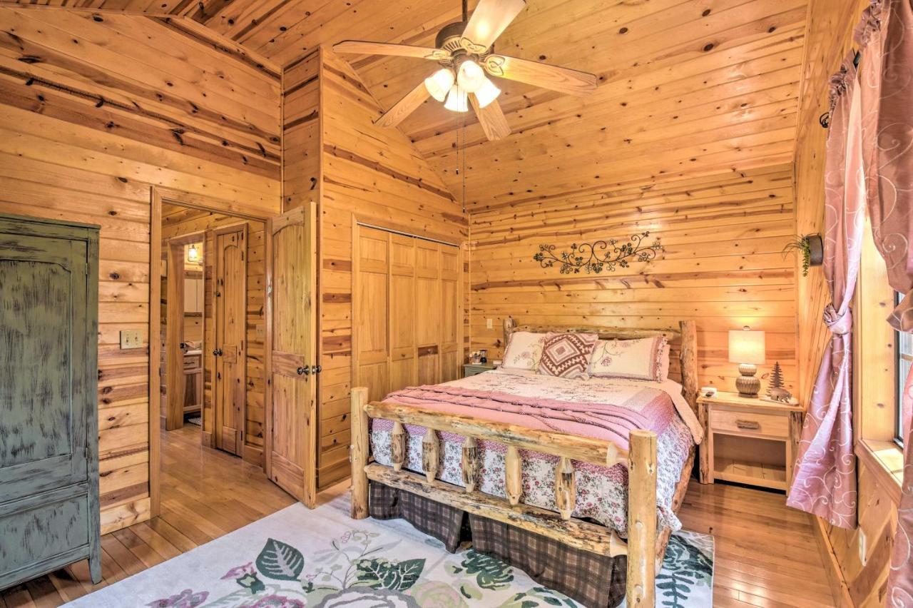 Cozy Hiawassee Cabin With Fire Pit And Mtn Views! Kültér fotó